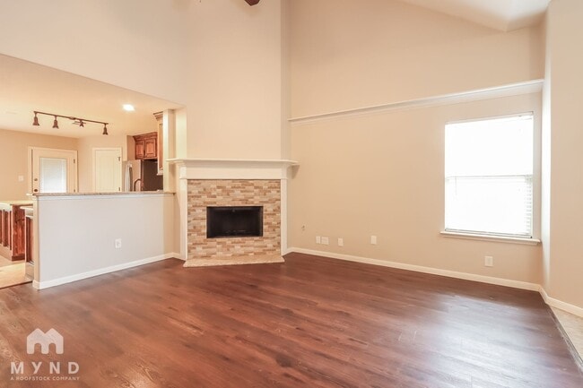 Building Photo - 18421 Sunrise Pines Dr