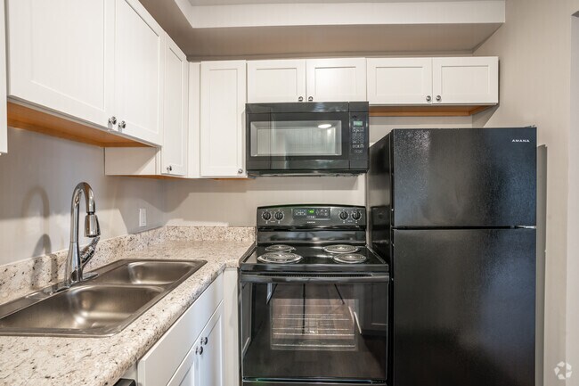 The Primrose - Cocina - Sterling Heights Apartments by Callio Properties