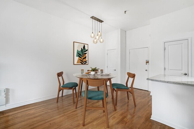 Building Photo - 347 Varick St
