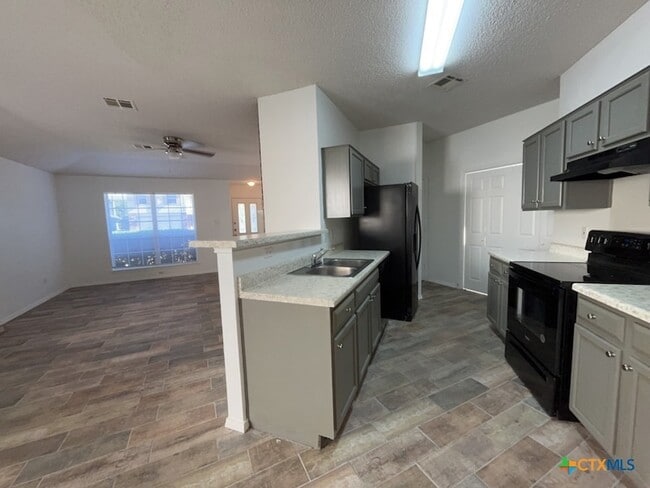 Building Photo - 2304 Garrett Dr