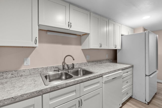 Building Photo - VB Townhouse 3 bedrooms