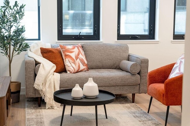 Building Photo - 360 Laurier