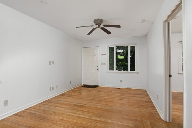 Building Photo - Spacious 1 Bedroom Duplex close to UNC Campus - Updated, Pet Friendly, Private Wooded Lot!