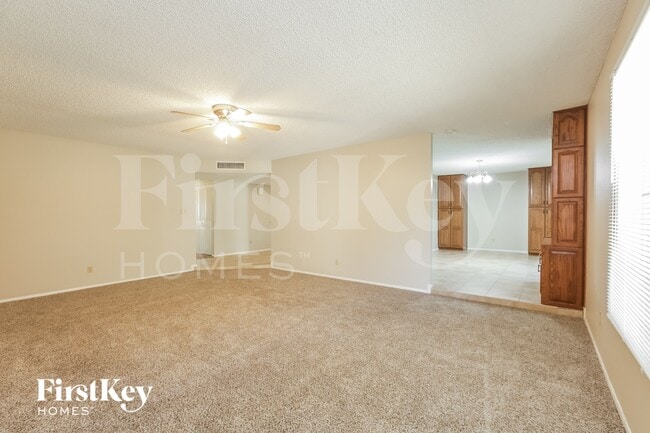 Foto del edificio - 614 E Greenway Dr