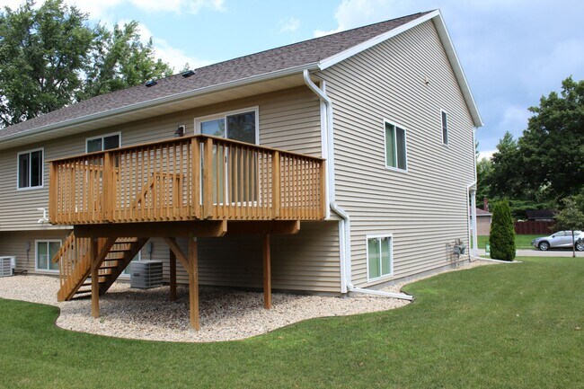Building Photo - 421 Soden Dr