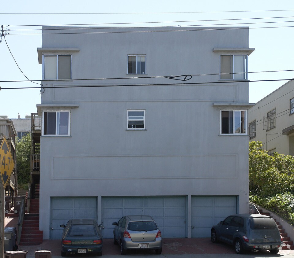 Primary Photo - 452 Oakland Ave