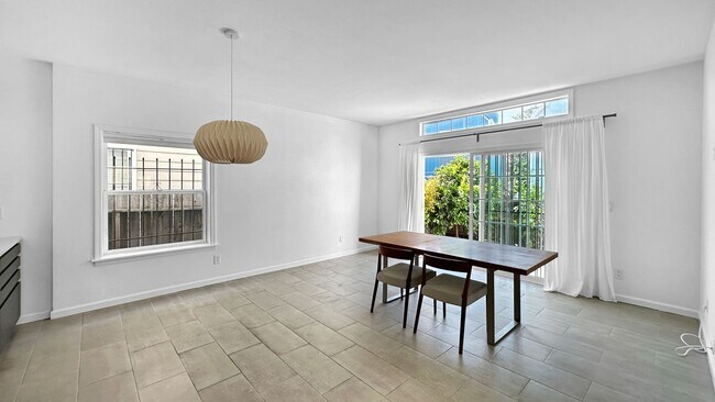 Foto del edificio - Fruit Trees on this Tastefully Remodeled House in Prescott!