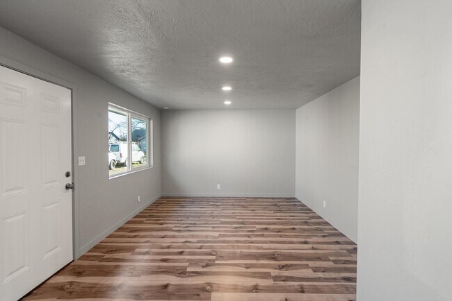 Foto del edificio - 1028 W 11th St