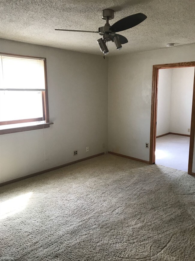 Foto del edificio - 1 br, 1 bath Apartment - 110 Bernard St E 1