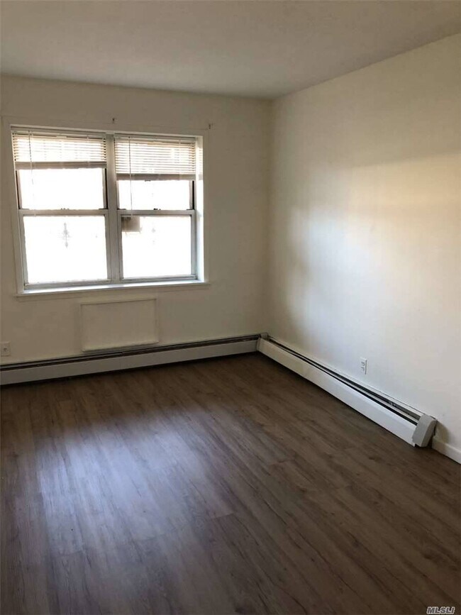 Foto del edificio - 147-17 Sanford Ave