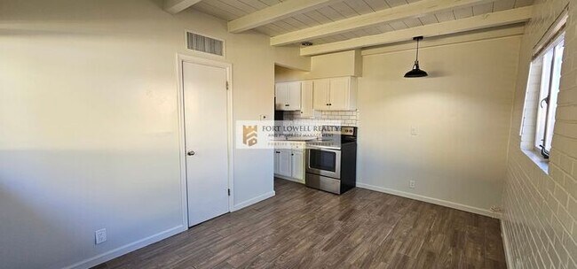 Building Photo - Charming 1 Bed/1 Bath – Near U of A & Down...