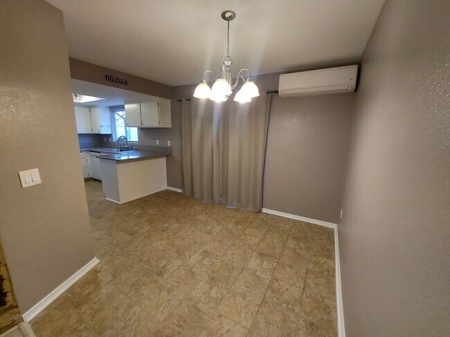 Foto del edificio - Cozy 2 Bedroom w/ Den close to JTNP