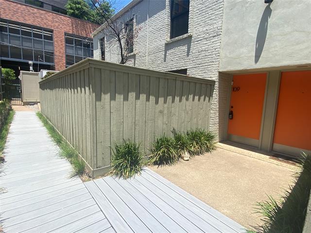 Foto principal - 2727 Hood St
