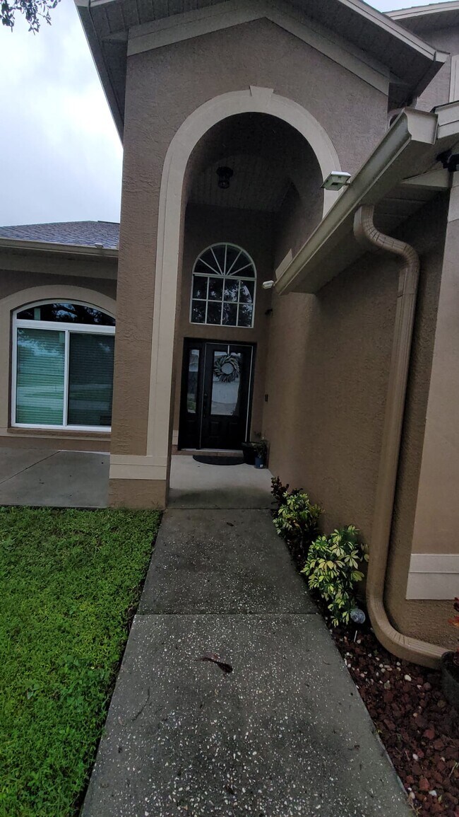 Foto del edificio - 1324 Franford Dr