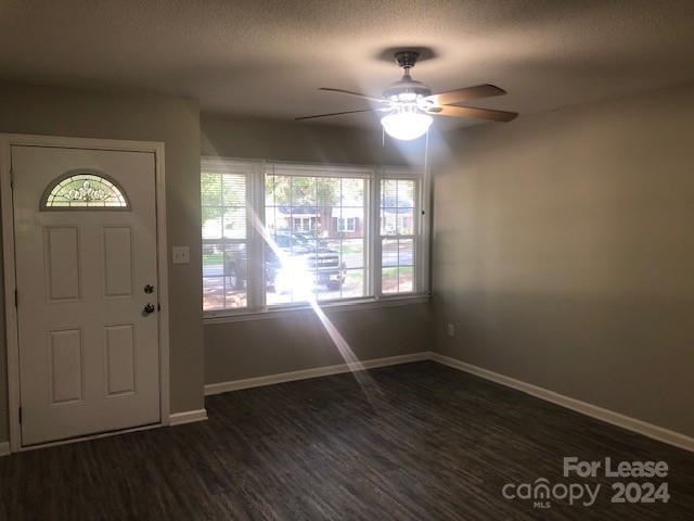 Foto del edificio - 5806 Hillcrest Cir