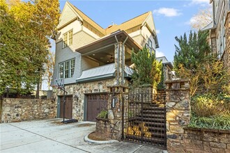 Building Photo - 2125 Cooper Lake Dr SE