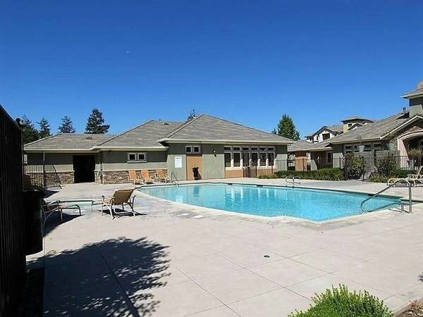 Building Photo - 1360 Shady Ln