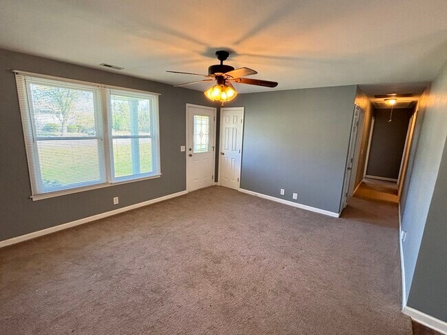 Building Photo - 256 Cedar Creek Dr