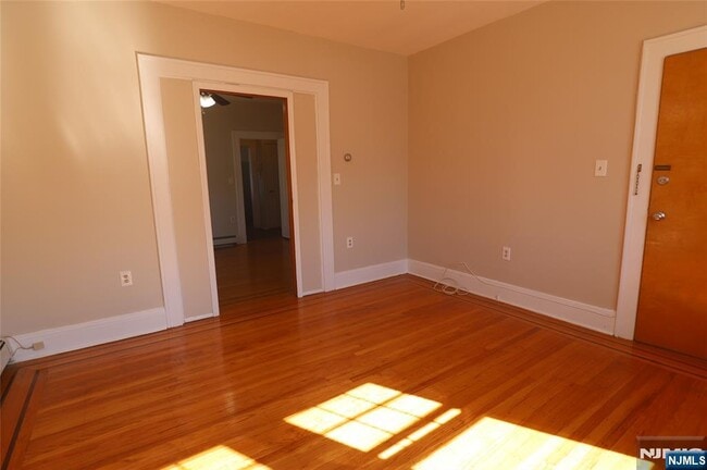 Building Photo - 549 2nd