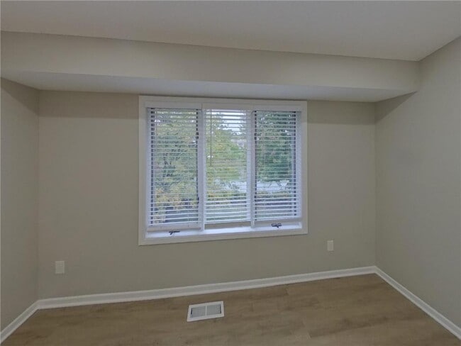 Building Photo - 4448 Hamilton Dr