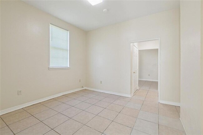 Foto del edificio - 2215 N Galvez St