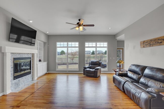 Foto del edificio - 10071 Clovercrest Dr