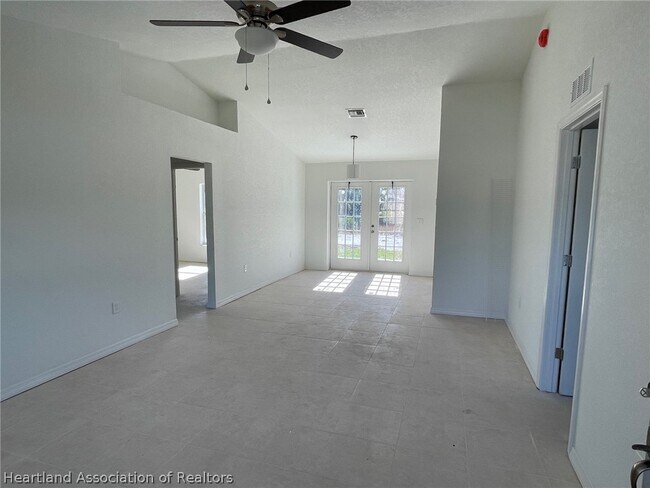 Building Photo - 3340 Rhododendron Rd