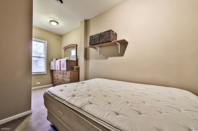 Building Photo - 2 br, 1 bath  - 2140 W Belmont Ave Unit 1F