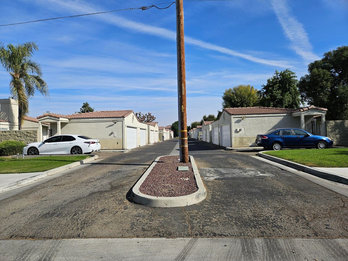 Building Photo - 1906 Palm Ave