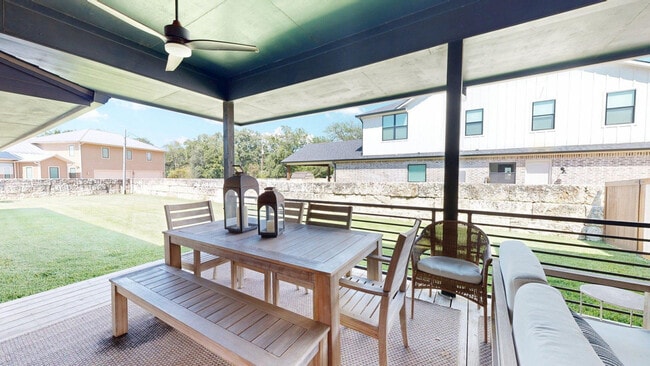 Building Photo - 805 Dexter Dr S