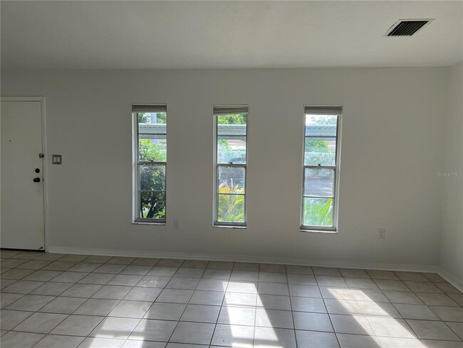 Building Photo - 4160 Fruitville Rd