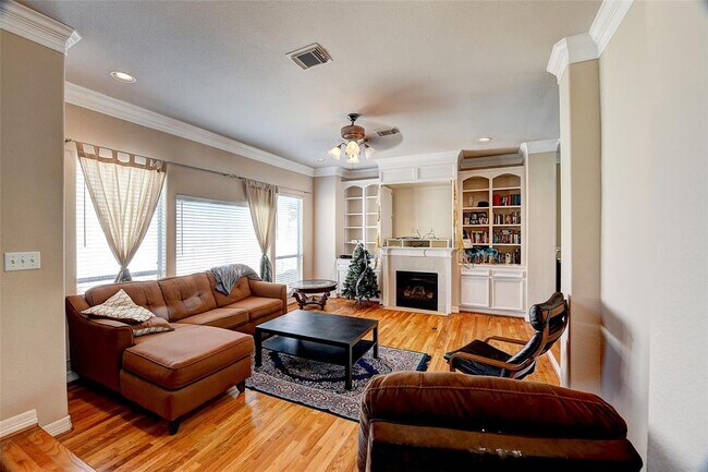 Building Photo - 803 Rosine St