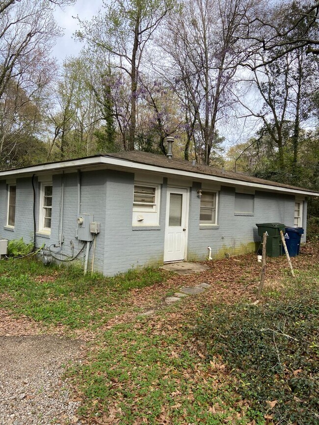 Building Photo - 1315 Azalea