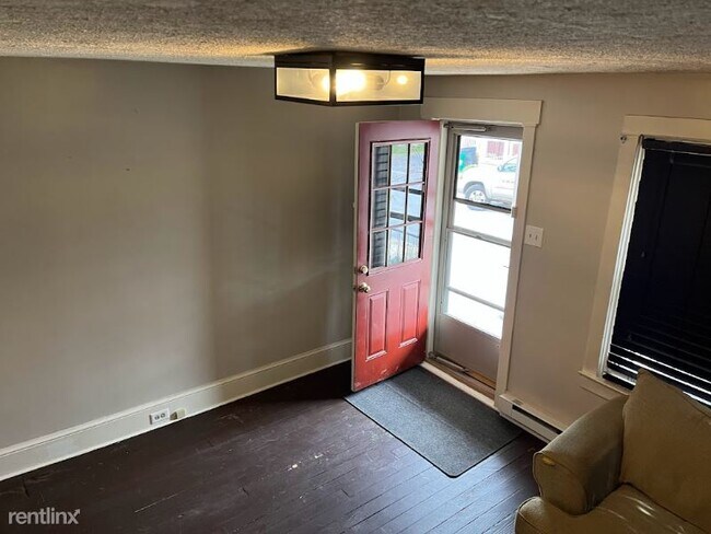 Building Photo - 2 br, 1 bath House - 643 George Street