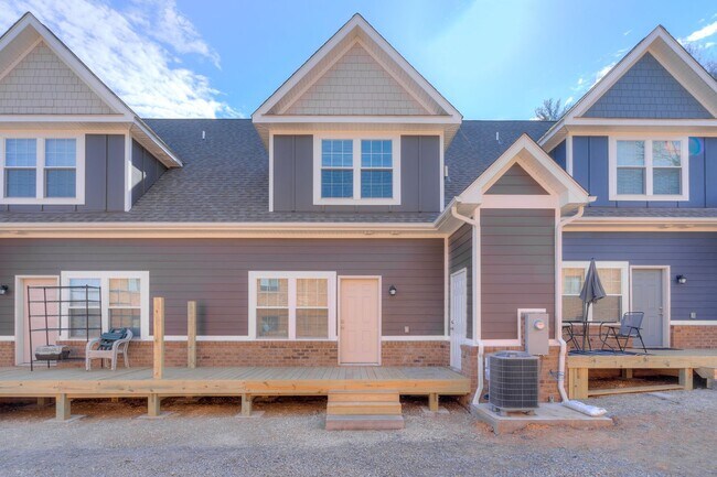 Building Photo - 91 E Main St