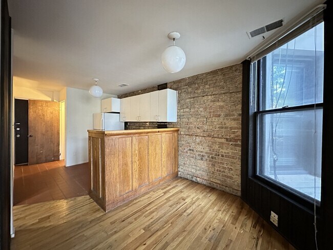 Foto del edificio - 614 W Surf St