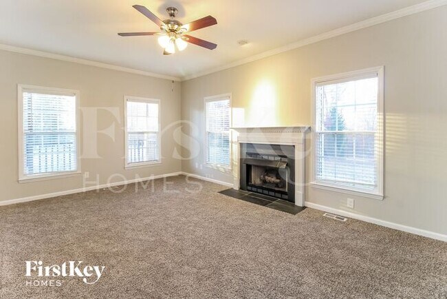Foto del edificio - 2808 Lake Hill Ct