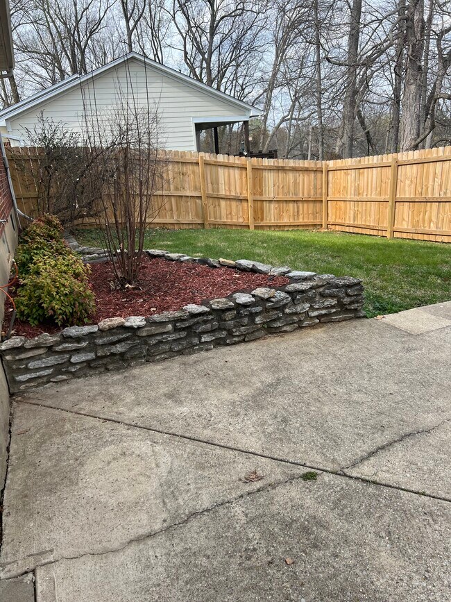 Foto del edificio - 8005 Casualwood Ct