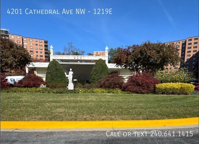 Foto del edificio - 4201 Cathedral Ave NW