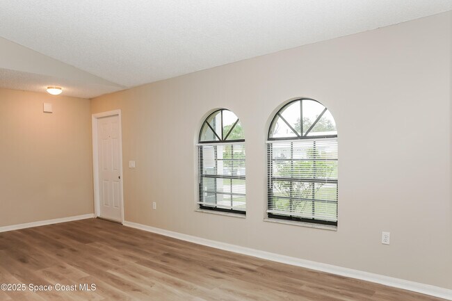 Building Photo - 430 Almansa St NE