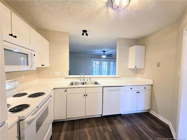 Foto del edificio - 302 Bubble Creek Ct