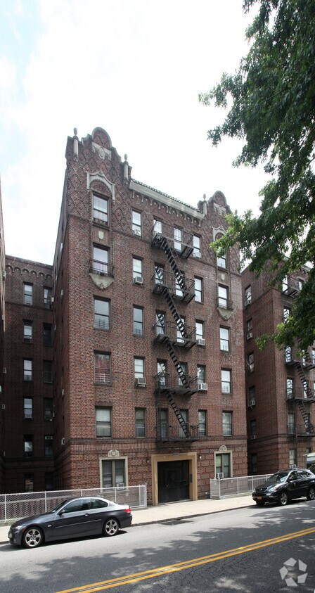 Building Photo - 157-11 Sanford Ave