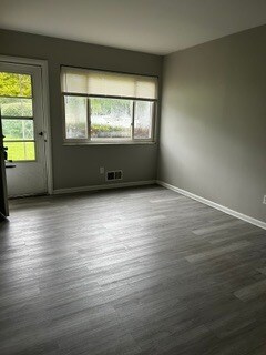 Foto del edificio - $1000.00 Moves you in.......2 Bedroom 1 Bath Townhome