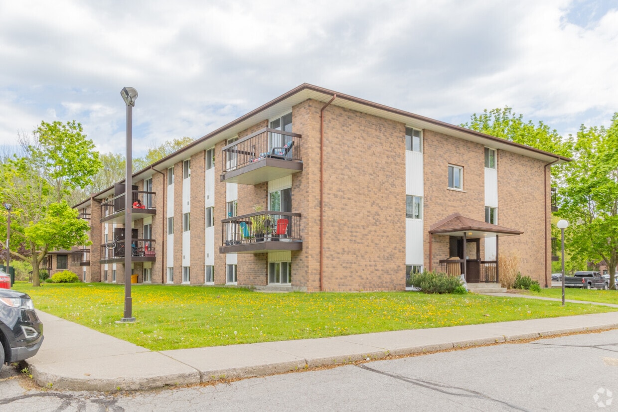 Photo du bâtiment - Bedford Oaks