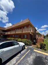 Building Photo - 933 W Jasmine Dr
