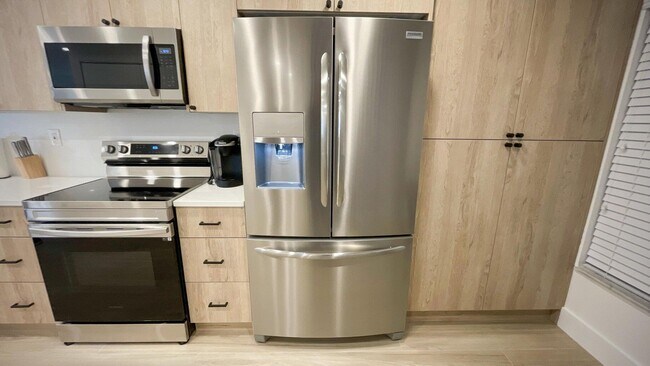 Foto del edificio - 7369 Orangewood Ln