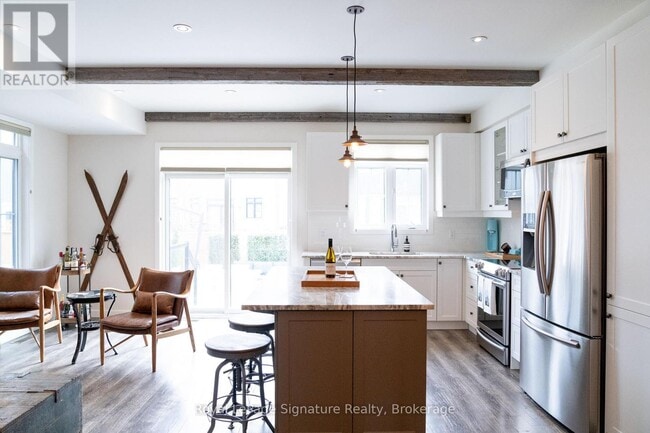 Building Photo - 345 Yellow Birch Cres