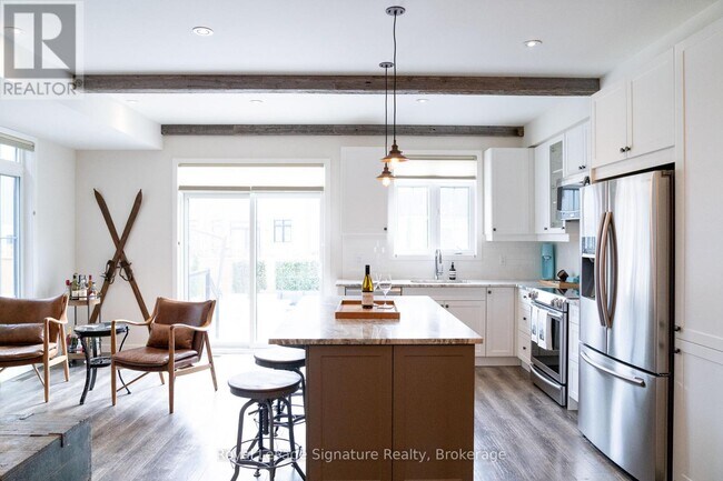 Photo du bâtiment - 345 Yellow Birch Cres