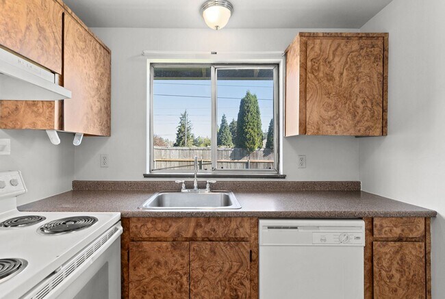 Foto del edificio - 13330-13330 E Burnside St