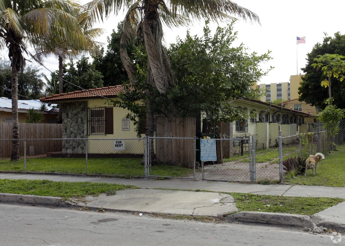 Building Photo - 976 NW 6th St